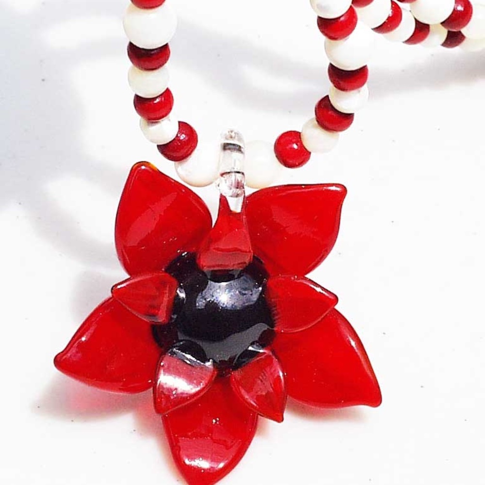 3D GLASS FLOWER HANDBLOWN & GENUINE PEARLS NECKLACE, 18 INCHES, RED GLASS WITH